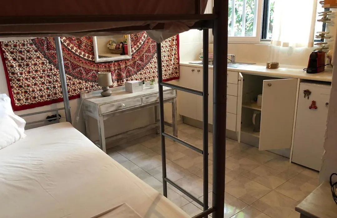 Rhodes Backpackers Boutique Hostel And Apartments-1
